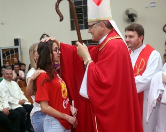 Crisma Medianeira dom Bruno