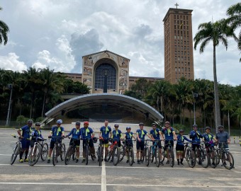 Ciclistas romeiros Santa Rita
