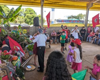 Homenagem bispo dom Sergio assentamento