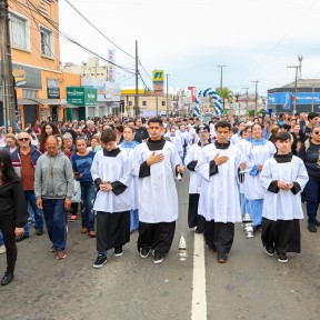 Fiéis lotam Santuário na festa de Nossa Senhora Aparecida