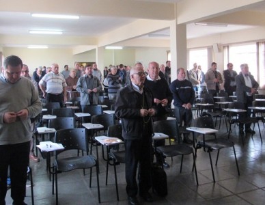 Paróquia SantAna de Castro sedia reunião geral do clero