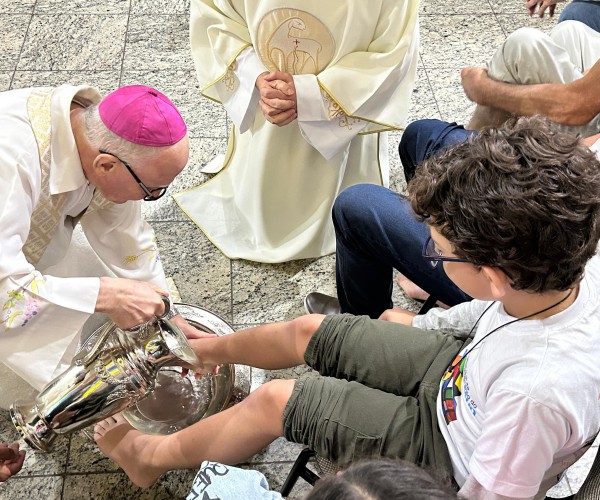 Bispo celebra Missa do Lava Pés