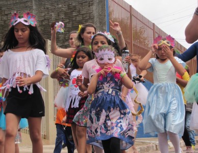 Mini foliões brincam o Carnaval em Castro