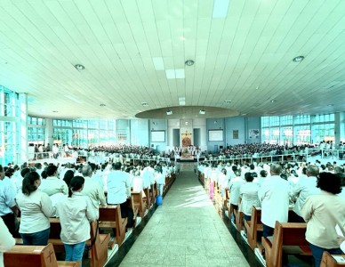 Perto de dois mil ministros da Eucaristia reunidos