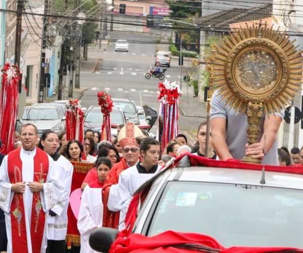 Ponta Grossa celebra o Divino Espírito Santo